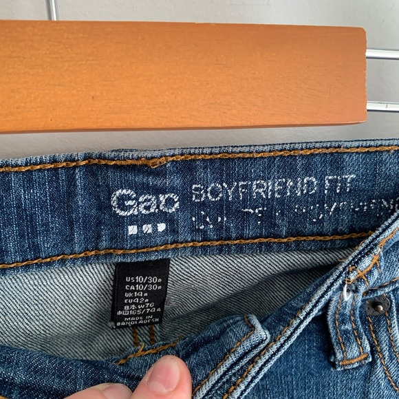 2 for $40👖 GAP Boyfriend Fit Jeans - Cuffed Hem - Size 10 - 30 inch waist - Picture 4 of 7